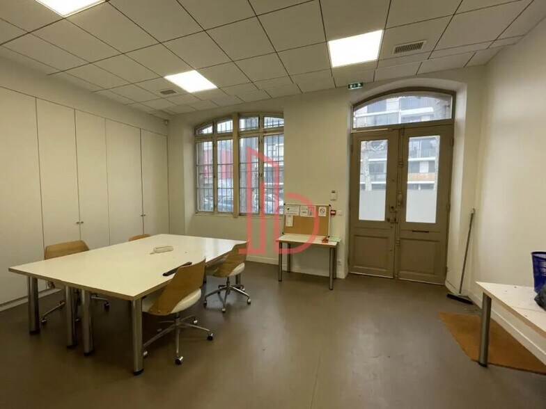 Office in Bordeaux for sale - Interior Photo - Image 2 of 8