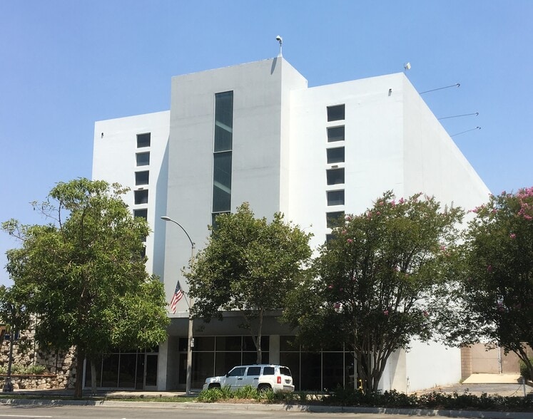 33-37 W Huntington Dr, Arcadia, CA for lease - Building Photo - Image 1 of 9