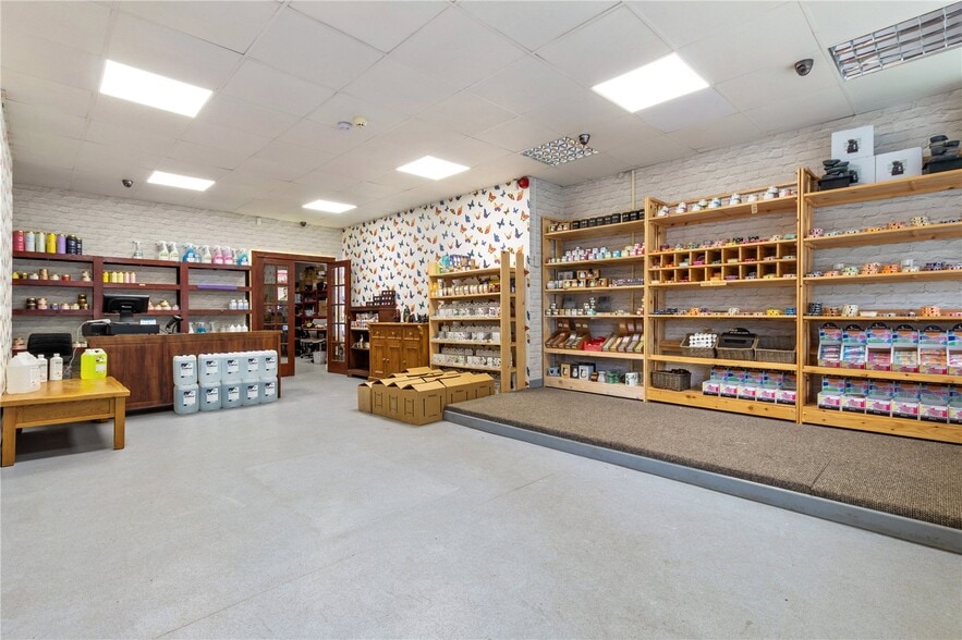 166 Cleethorpe Rd, Grimsby for sale - Interior Photo - Image 3 of 4