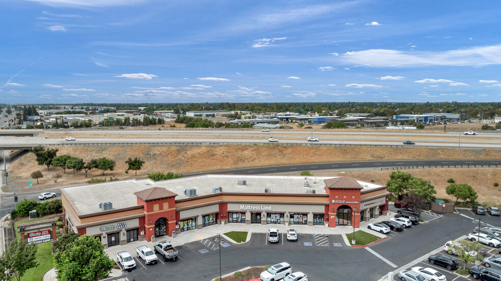 739-779 Herndon Ave, Clovis, CA for lease - Building Photo - Image 3 of 20