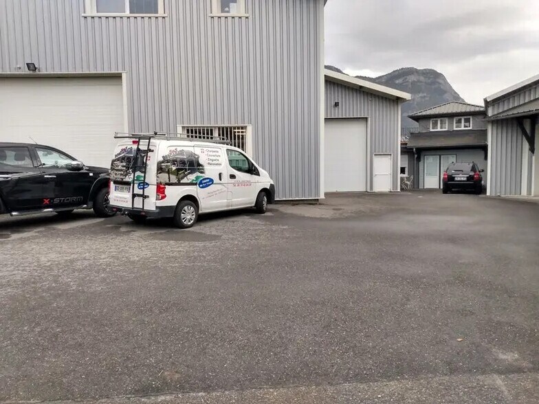 Flex in Saint-Jeoire-Prieuré for lease - Building Photo - Image 3 of 6