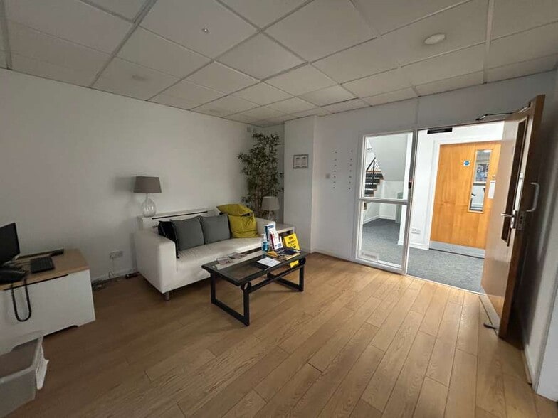 96 Beechill Rd, Belfast for lease - Building Photo - Image 3 of 4