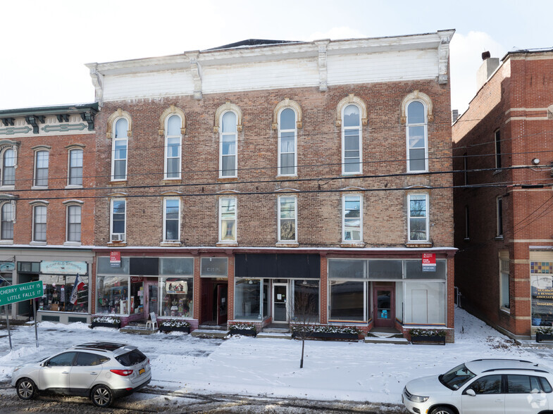 138 W Main St, Richfield Springs, NY for sale - Building Photo - Image 1 of 1