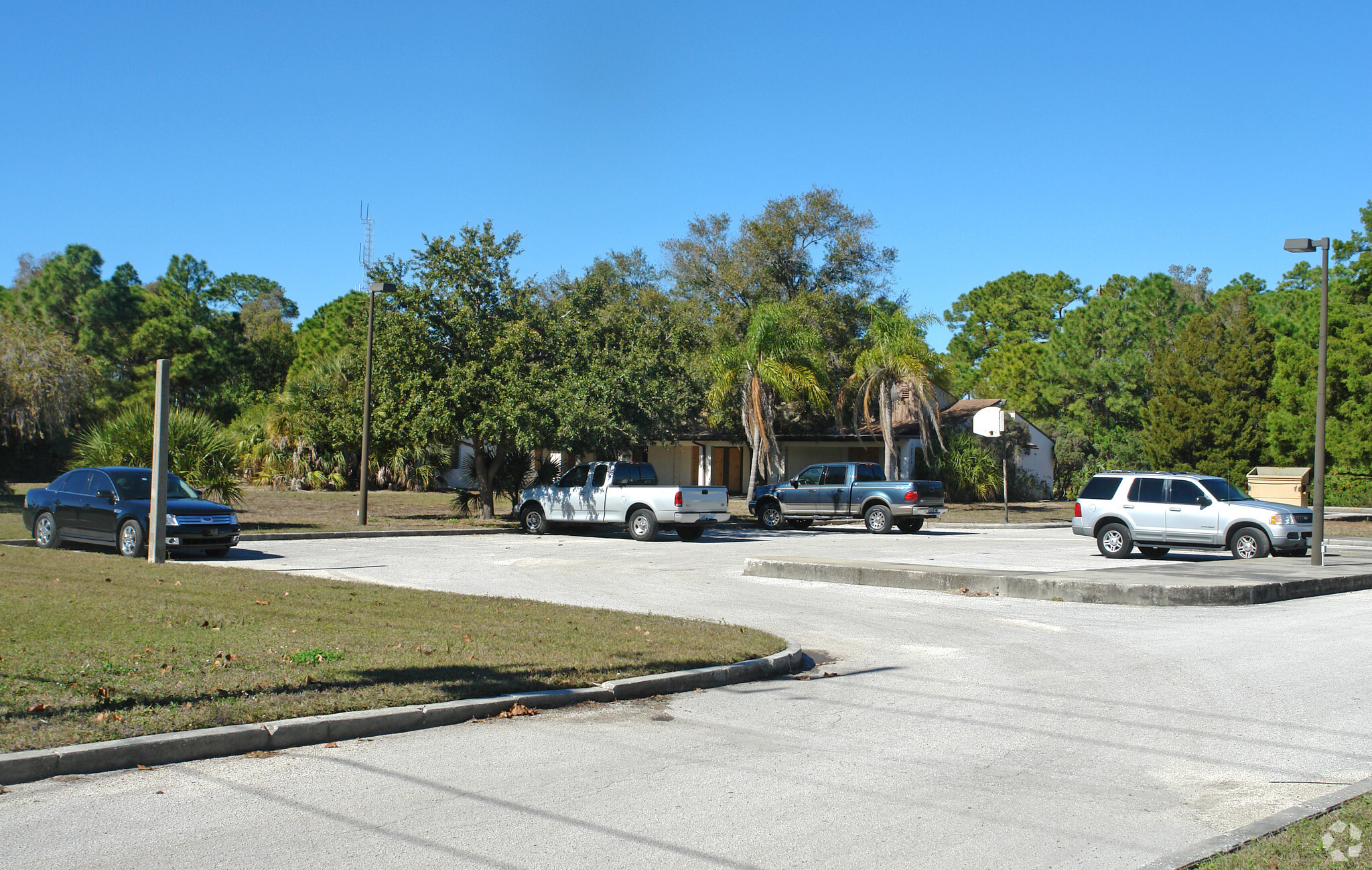 1201 102nd Ave N, Saint Petersburg, FL for sale Primary Photo- Image 1 of 5