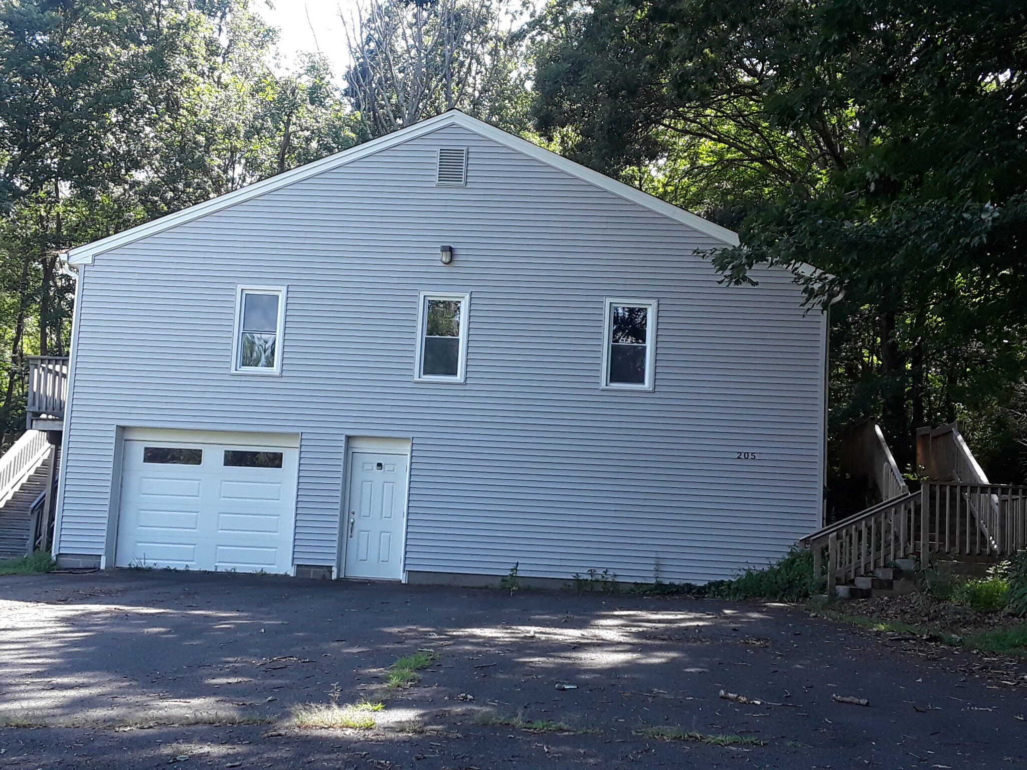 205 Amity Rd, Bethany, CT for sale Primary Photo- Image 1 of 1