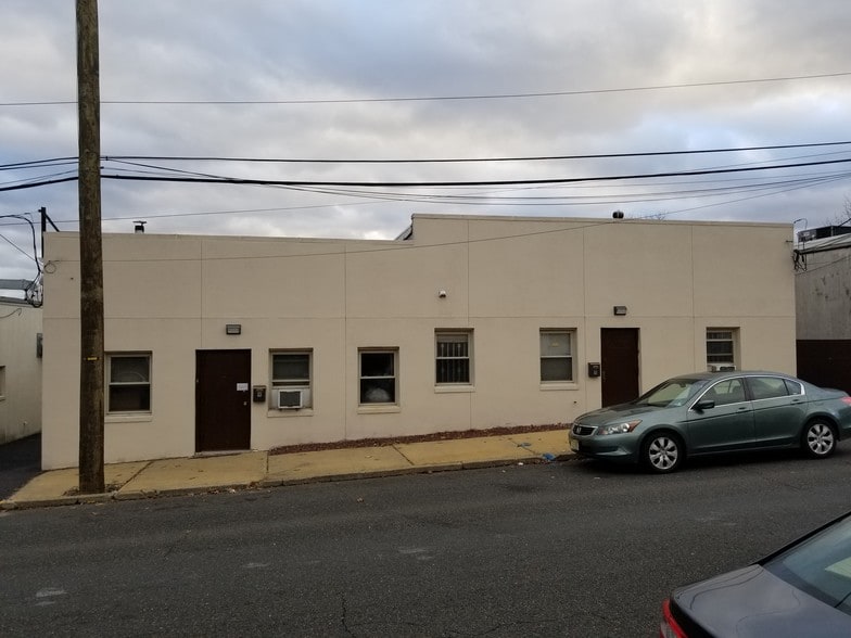 911 Commercial Ave, Fairview, NJ 07022