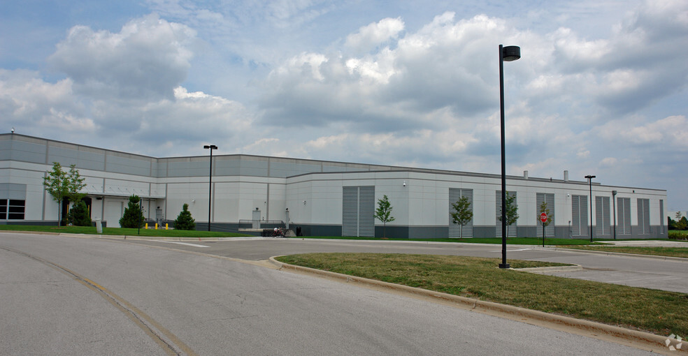 4267 Meridian Pky, Aurora, IL for lease - Building Photo - Image 2 of 6