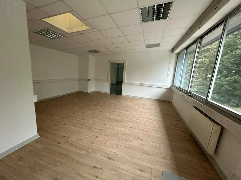 Office in Vienne for lease - Interior Photo - Image 3 of 12