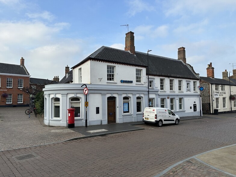 17 Market Pl, Fakenham for lease - Primary Photo - Image 1 of 1