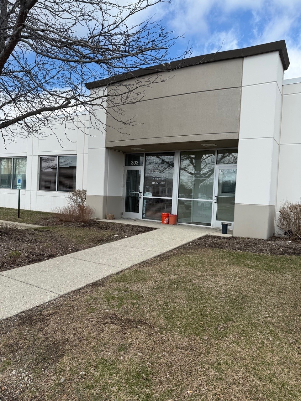 22285 N Pepper Rd, Lake Barrington, IL for lease Building Photo- Image 1 of 2