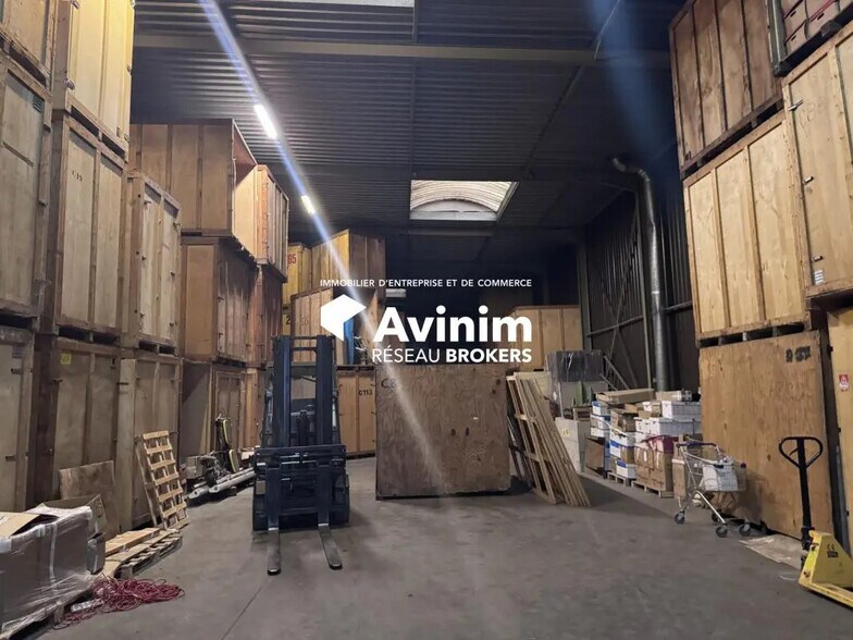 Industrial in Montreuil for lease - Building Photo - Image 1 of 3