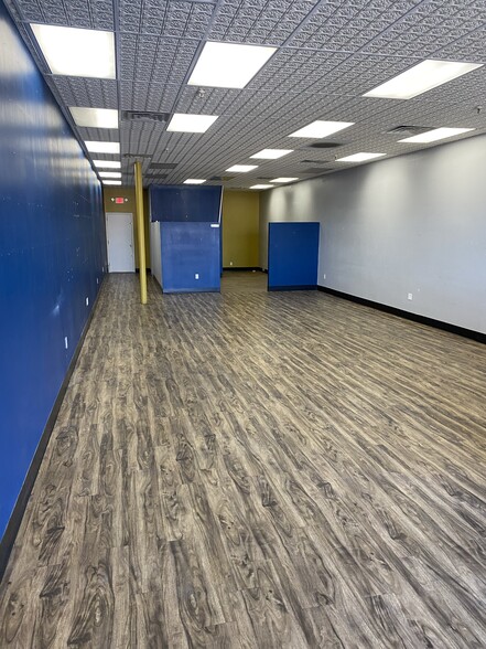 2920 S 4th St, Leavenworth, KS for lease - Interior Photo - Image 2 of 6