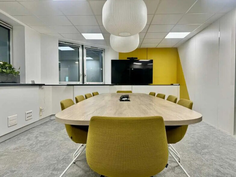 Office in Lyon for lease - Interior Photo - Image 1 of 13
