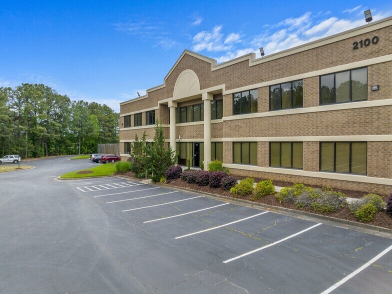 2100 Nancy Hanks Dr, Norcross, GA for lease - Primary Photo - Image 1 of 8