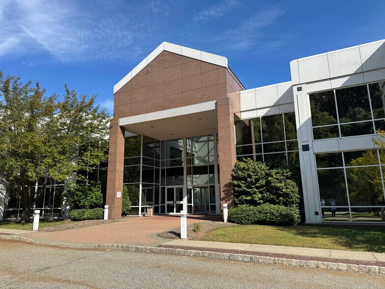400 Valley Rd, Mount Arlington, NJ for lease - Building Photo - Image 3 of 9