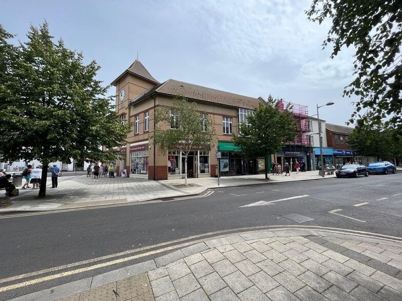 68A-70A Pier Ave, Clacton On Sea for lease - Building Photo - Image 3 of 6