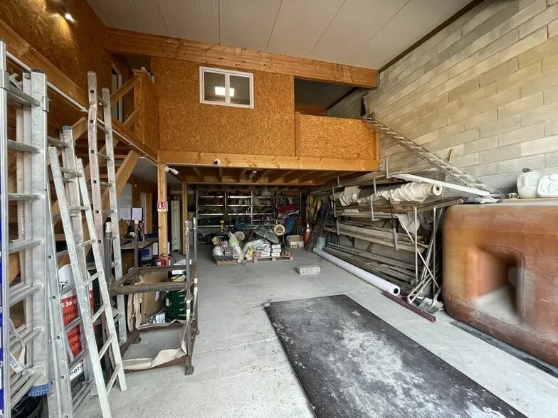 Flex in Garidech for lease - Building Photo - Image 3 of 8