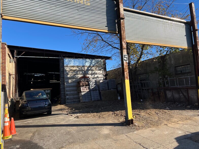 15-29 129th St, College Point, NY for sale - Building Photo - Image 1 of 1