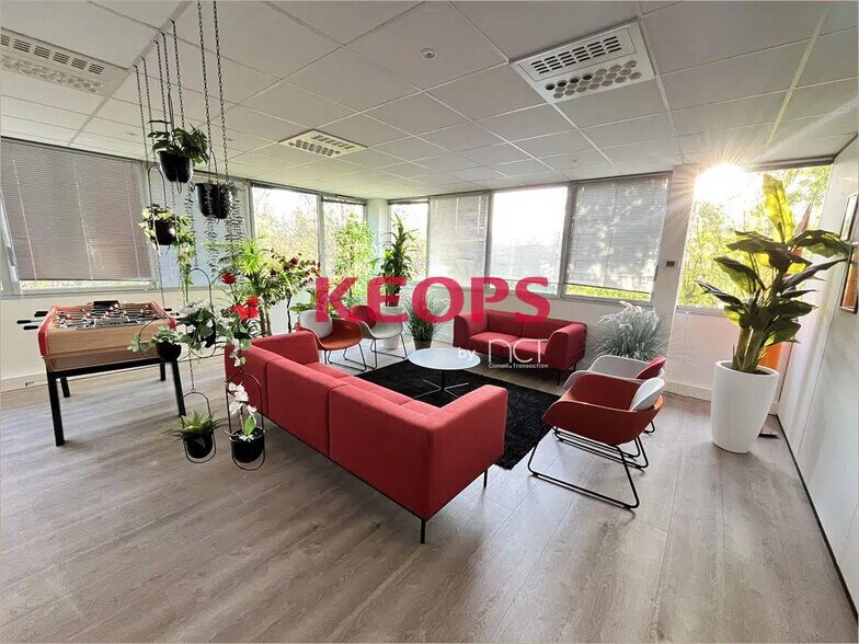Office in Labège for lease - Interior Photo - Image 1 of 14