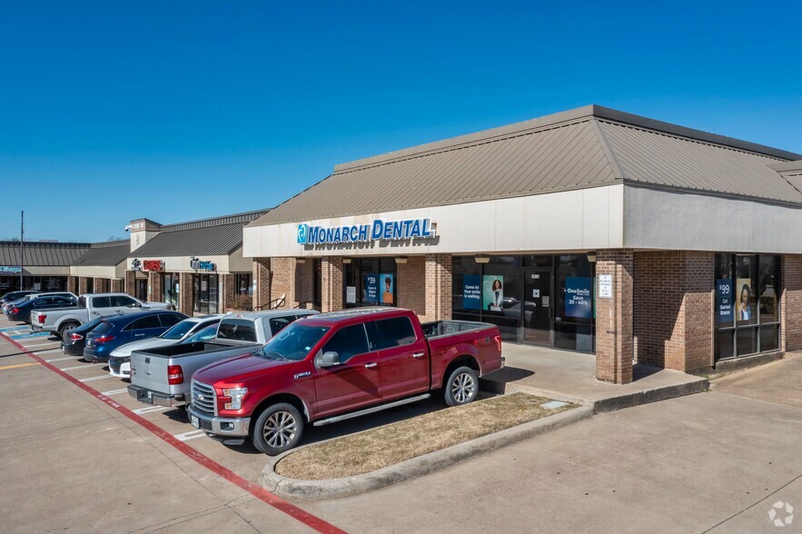 201-331 S Cedar Ridge Dr, Duncanville, TX for lease - Building Photo - Image 1 of 8