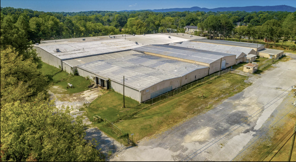 1318 Underwood St, Dalton, GA for lease - Building Photo - Image 3 of 17