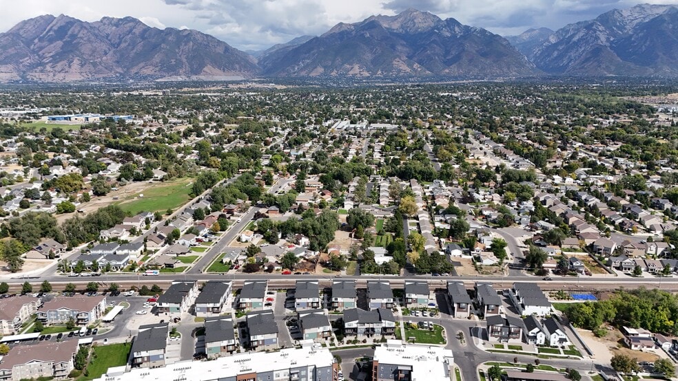 Princeton Terrace Townhomes - 9 Units portfolio of 2 properties for sale on LoopNet.com - Aerial - Image 2 of 41