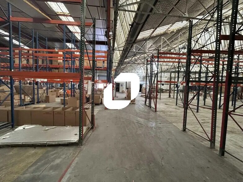 Flex in Aubervilliers for lease - Interior Photo - Image 3 of 8