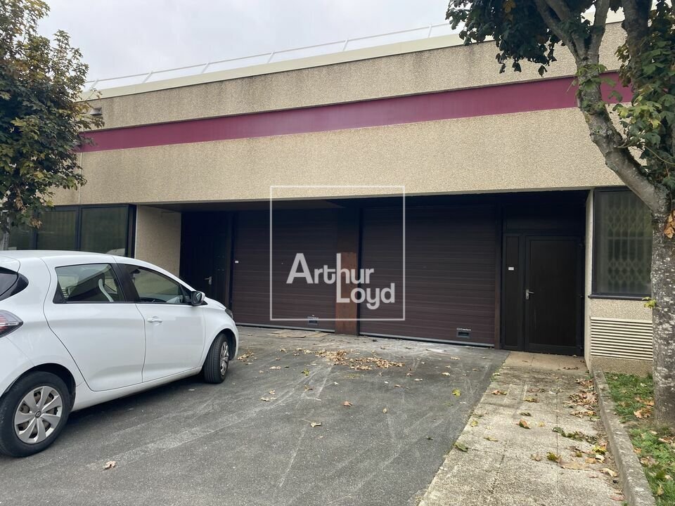 Industrial in Bondoufle for lease Building Photo- Image 1 of 9