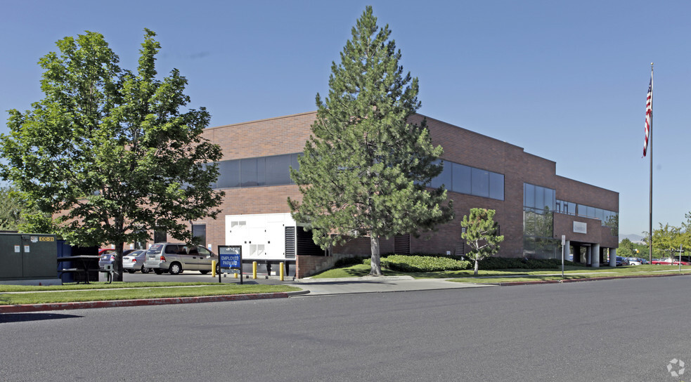 995 W Levoy Dr, Taylorsville, UT for lease - Building Photo - Image 1 of 3