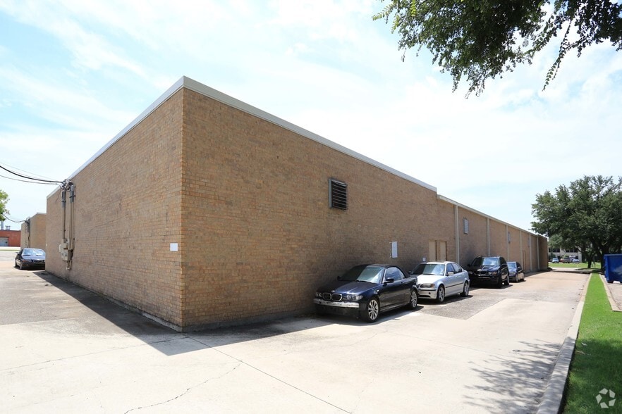 1105 E Plano Pky, Plano, TX for lease - Primary Photo - Image 1 of 7