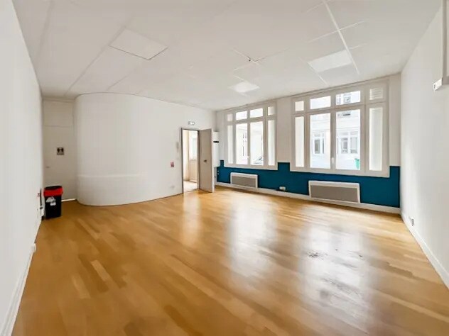 Office in Paris for lease - Building Photo - Image 1 of 5