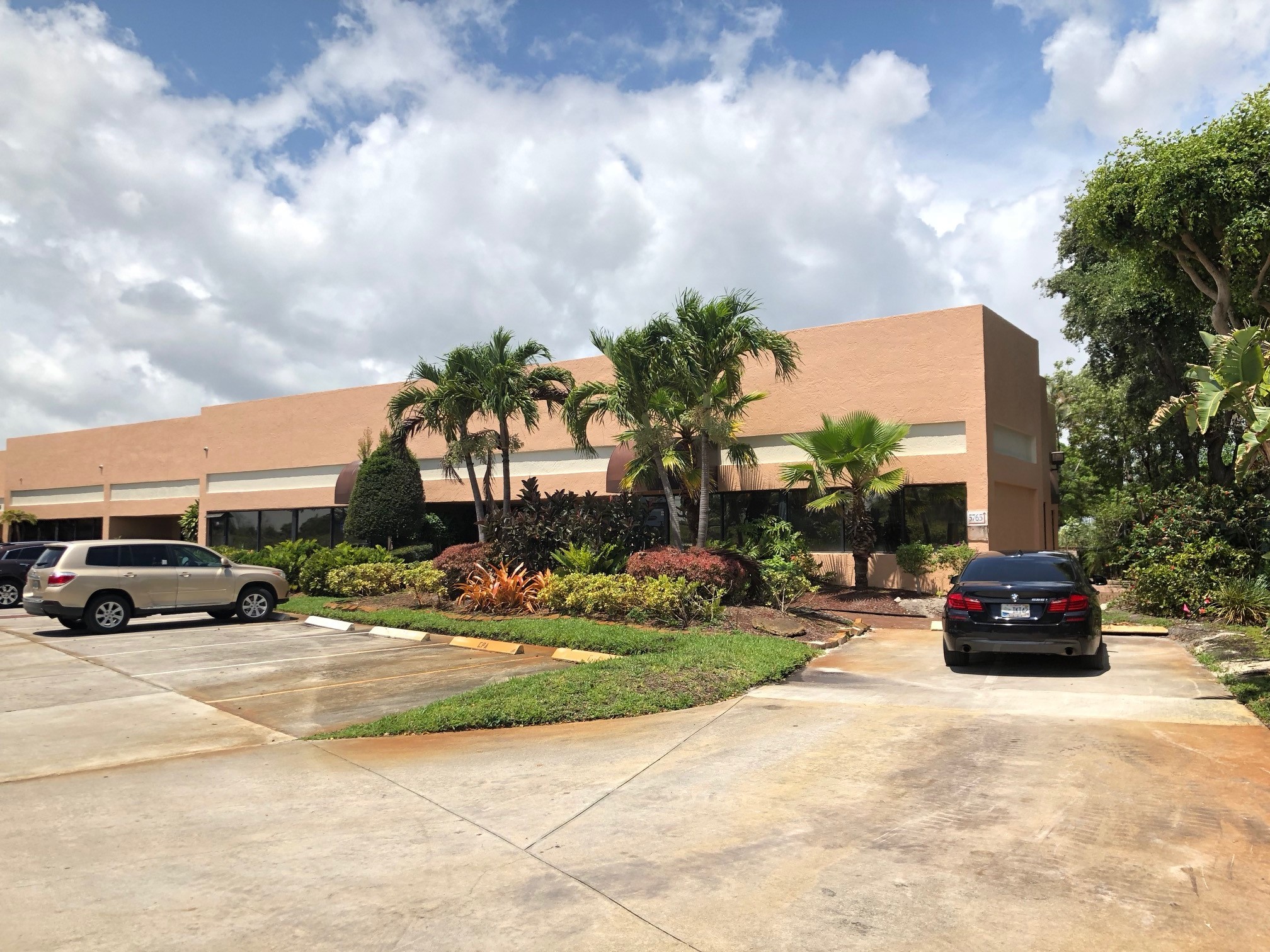 5701-5775 N Andrews Way, Fort Lauderdale, FL for lease Building Photo- Image 1 of 6