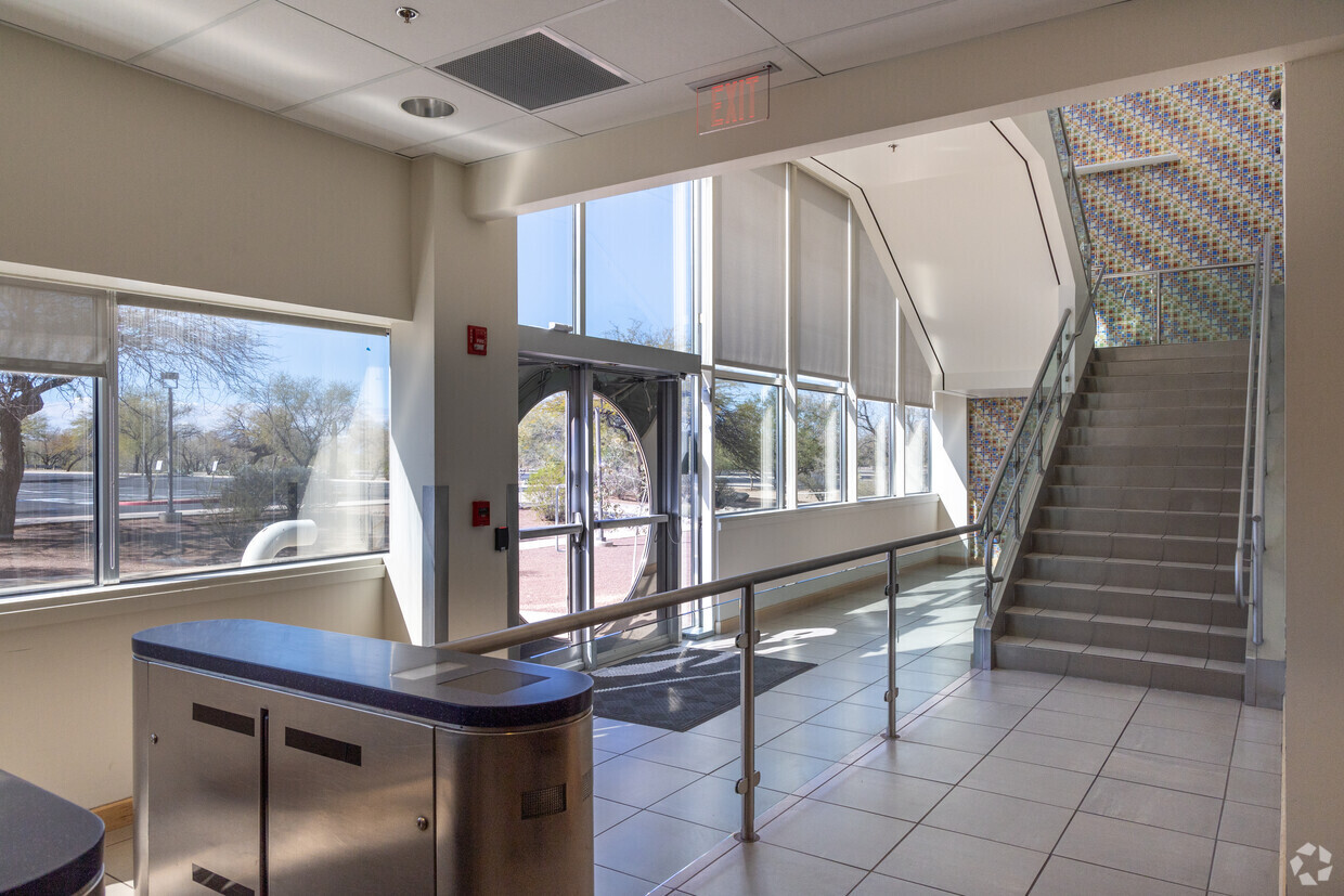 9070 S Rita Rd, Tucson, AZ for lease Lobby- Image 1 of 16