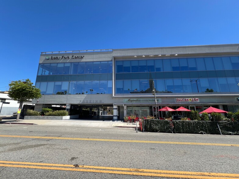 10700 Santa Monica Blvd, Los Angeles, CA for lease - Building Photo - Image 3 of 12