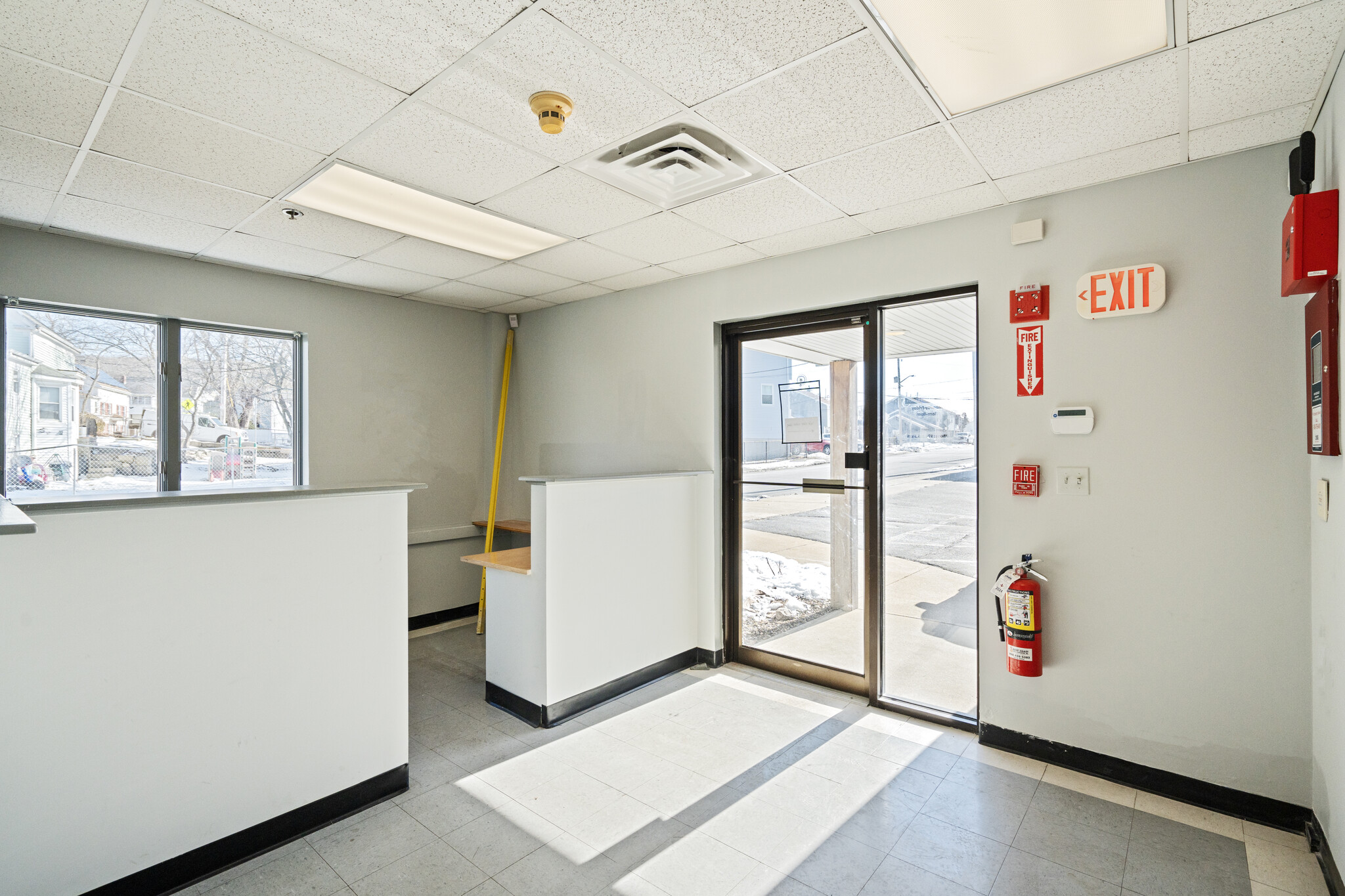 18 Sargent St, Gloucester, MA for lease Lobby- Image 1 of 9