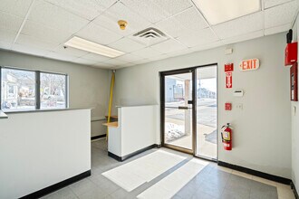 18 Sargent St, Gloucester, MA for lease Lobby- Image 1 of 9