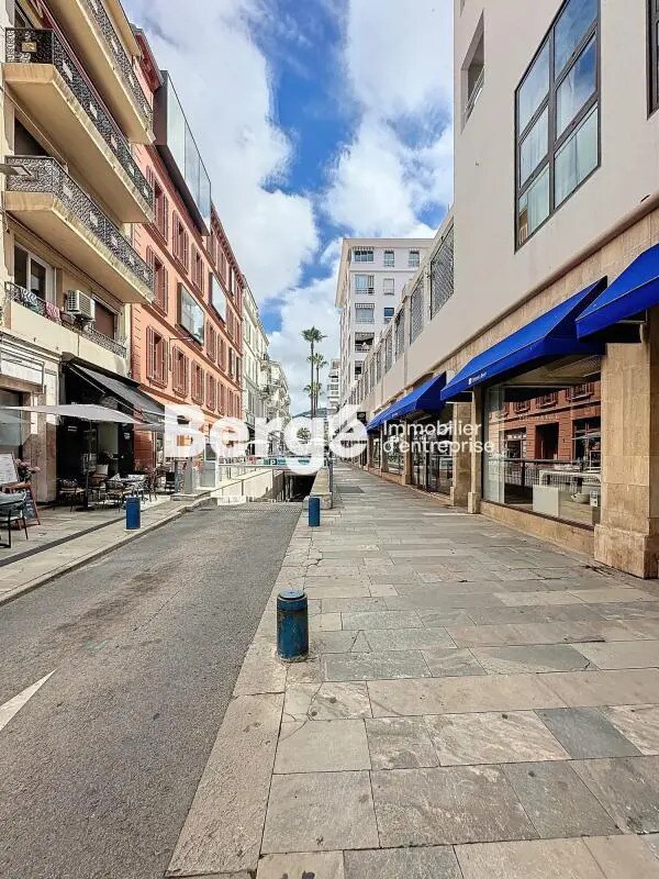 Retail in Cannes for lease Building Photo- Image 1 of 5