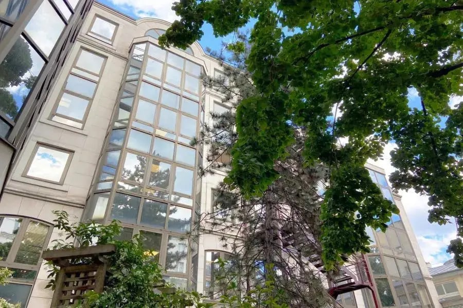 Office in Neuilly-sur-Seine for lease Building Photo- Image 1 of 6