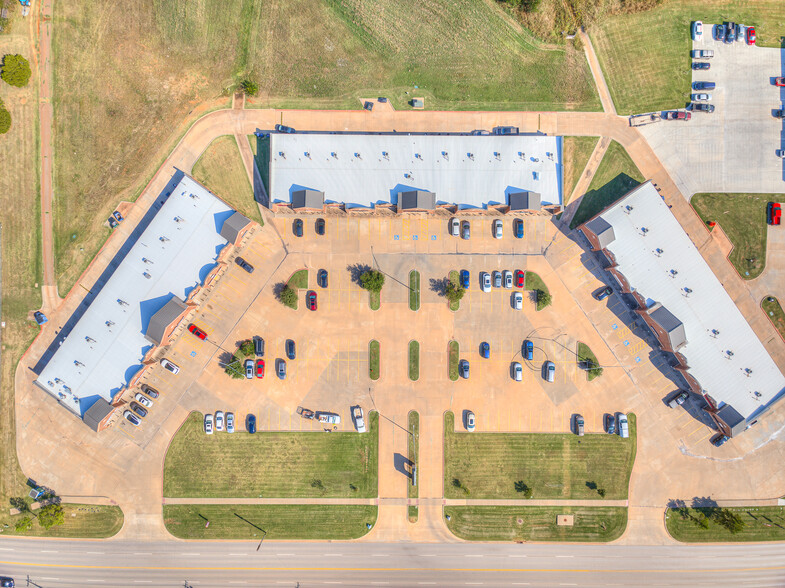 16500-16726 N Pennsylvania Ave, Edmond, OK for lease - Aerial - Image 1 of 4