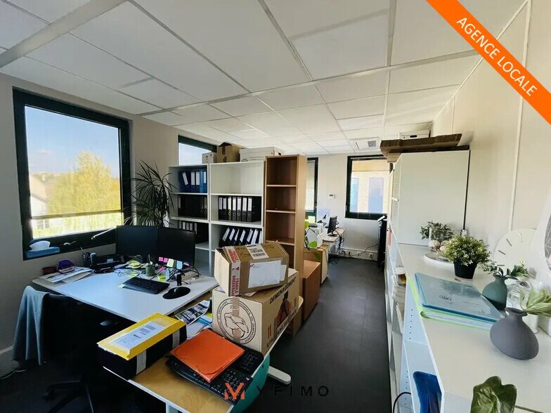 Office in Saint-Germain-en-Laye for lease - Interior Photo - Image 1 of 4