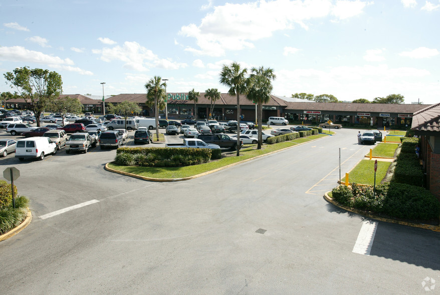 18452-18538 NW 67th Ave, Miami Gardens, FL for lease - Building Photo - Image 2 of 8