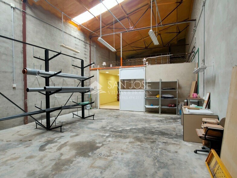 Retail in Alicante for lease - Building Photo - Image 2 of 11