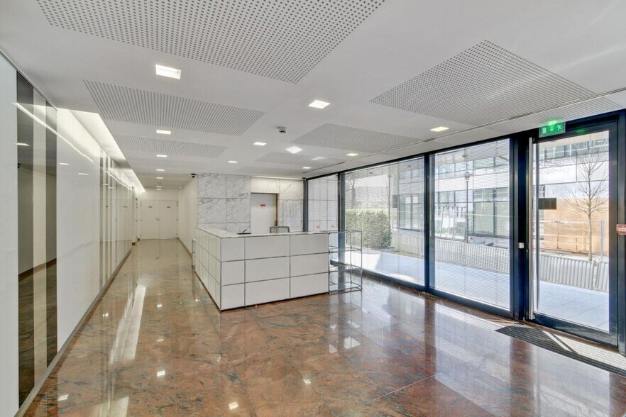 1 Rue De L'Union, Rueil-Malmaison for lease - Building Photo - Image 2 of 5