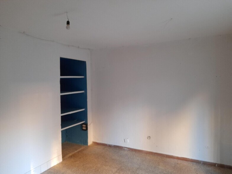 Retail in Cáceres for lease - Building Photo - Image 1 of 7