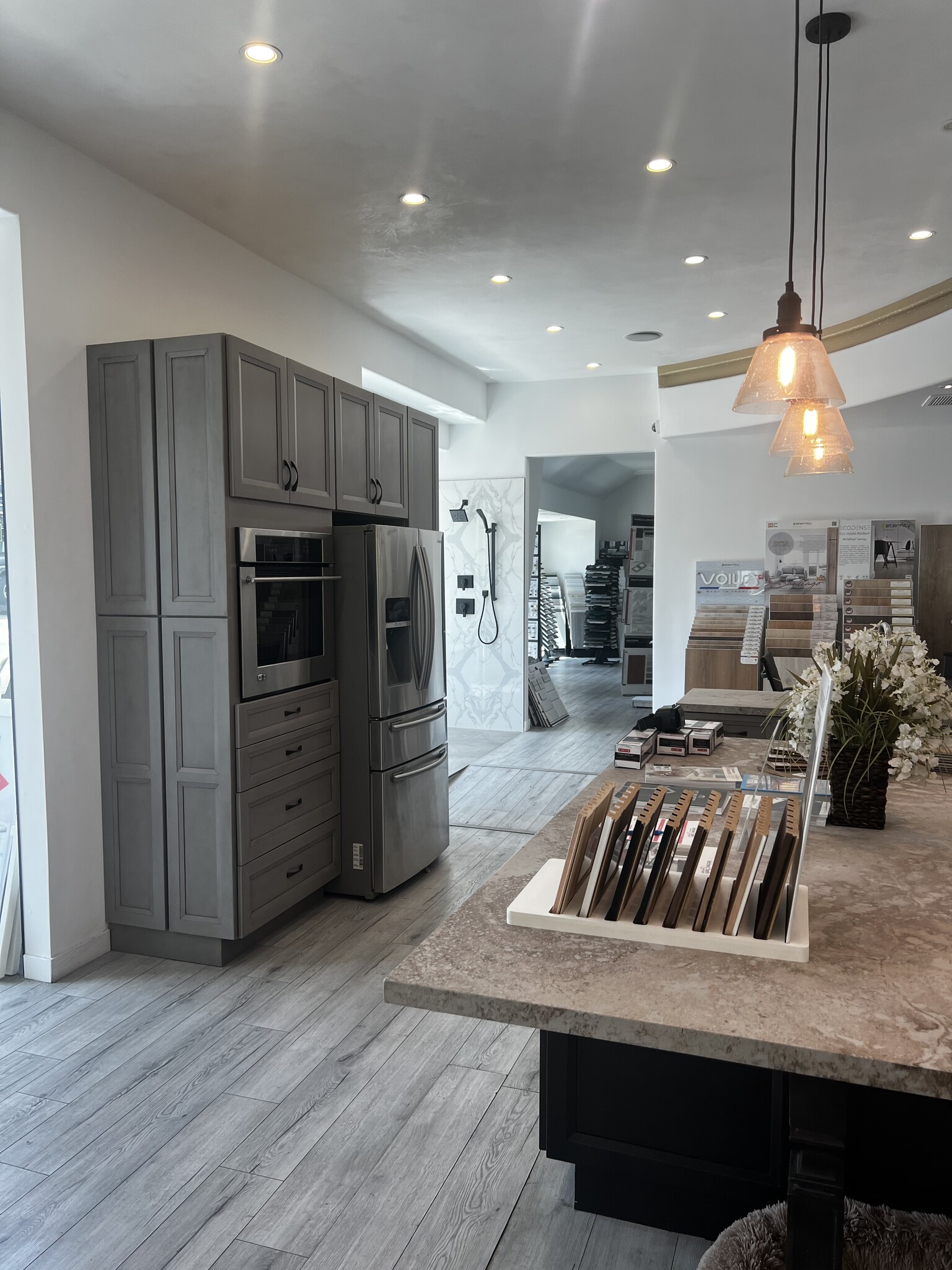 14925-14945 Ventura Blvd, Sherman Oaks, CA for lease Interior Photo- Image 1 of 18