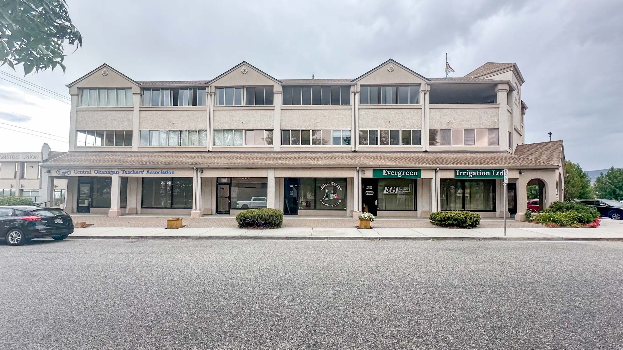 200 Dougall Rd N, Kelowna, BC for lease Building Photo- Image 1 of 16