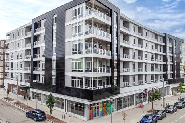 More details for 2111 E Ivanhoe Pl, Milwaukee, WI - Office/Retail, Retail for Lease