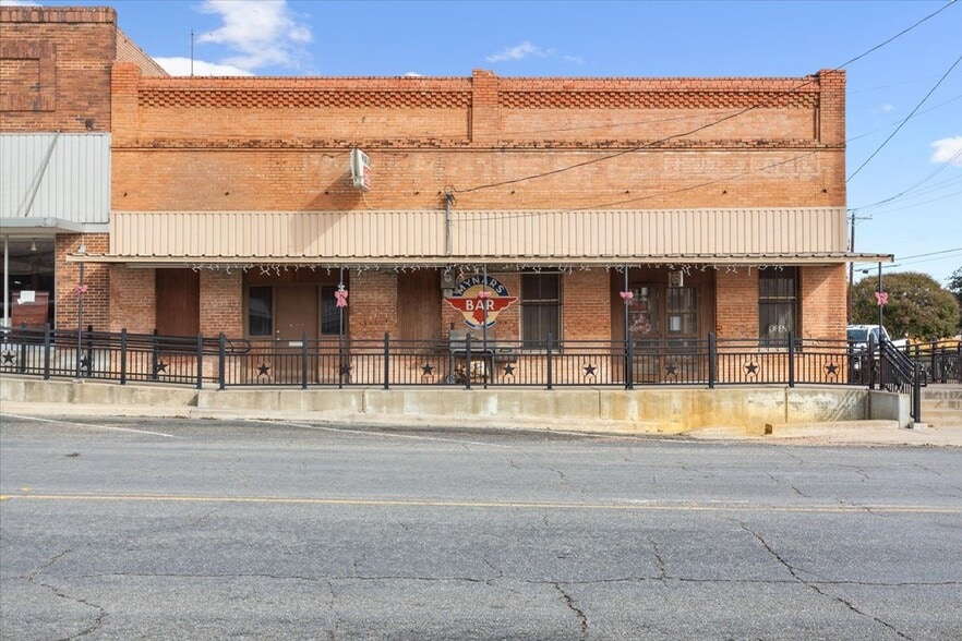 121 E Oak St, West, TX for sale - Building Photo - Image 1 of 25