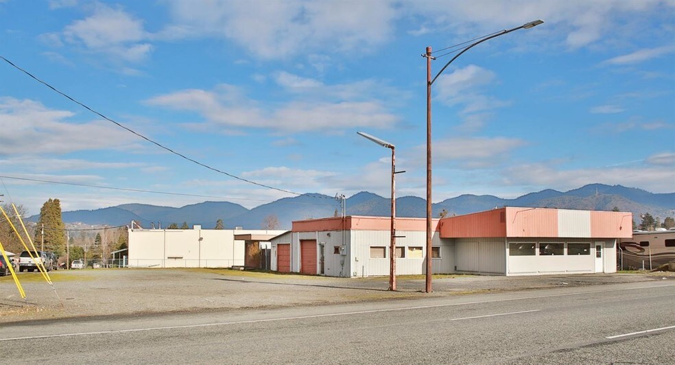 320 Redwood Hwy, Grants Pass, OR for sale - Building Photo - Image 1 of 1