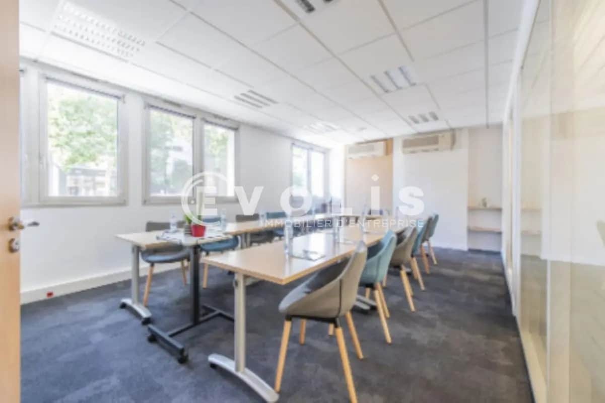Office in Boulogne-Billancourt for lease Building Photo- Image 1 of 13